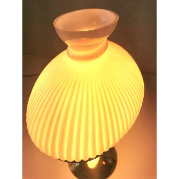 Table Lamp Beautiful Milk Glass Ribbed Shade Brass Base Vintage Rare Italy - Picture 4 of 15